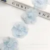 En Stock 5cm Organza Doble Capa 3D Flor de Rosa de Tres Hojas Flor de Rosa de Manivela Manual Accesorios para el Cabello de Niños Accesorios de Ropa Ribete para Zapatos