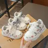 Zapatillas Deportivas Transpirables para Niños 2026 Primavera Nuevas Estilo Coreano Tenis de Caña Baja para Niñas Zapatos Casuales de Dibujos Animados con Suela Suave para Niños