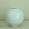 Jarrón Redondo Blanco Adornos de Alta Calidad Adornos de Flores para Sala de Estar Cerámica Cruda Retro Tarro de Luna Decoración Zen para Casa de Huéspedes