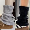 Meias de Pelo Vermelhas para Mulheres, Polainas da Moda e Versáteis com Etiquetas Metálicas, Meias de Tricô Pelúcias Estilo Retro Americano Outono e Inverno