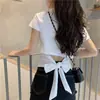 Camiseta de Manga Curta para Mulheres, Novo Estilo Verão 2026, Design Costas Abertas com Laço para Menina Ousada, Cropped Tendência