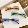 Nuevas Gafas de Sol Pequeñas Sin Marco Incrustadas de Diamantes para Hombre y Mujer Gafas Planas Moda Personalizadas de Gama Alta Gafas de Celebridades de Internet