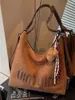 Bolsa de Ombro de Camurça Nova Outono/Inverno Transfronteiriça Feminina Bolsinha de Mão Spliced com Letras Bolsa Tote Retrô Casual da Moda