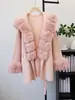 Casaco de lã dupla face com capuz, tricô e retalhos de pele sintética, novo estilo outono/inverno, exala um ar sofisticado e elegante, com cinto, um casaco de tricô moderno para mulheres