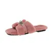 Pantuflas planas peludas para mujer para usar en exteriores, moda 2026 otoño e invierno, pantuflas de algodón peludo sin cordones con hebilla metálica
