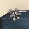 Pendientes de perlas con alas de mariposa de súper hada para mujer, de moda para otoño e invierno, diseño de nicho, pendientes de alta calidad, ligeros, lujosos, elegantes y elegantes, joyería para las orejas.