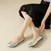 Couro macio, sola macia, boca rasa, mocassins de sola reta para mulheres, novos sapatos casuais versáteis estilo coreano para outono de 2006