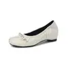 Zapatos Karalinsan2026 de Cuero de Vaca de Capa Superior para Otoño con Remaches, Lazo, Punta Baja y Aumento Interno de Altura de 4 cm con Diseño de Punta Dividida