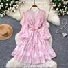 Vestido Rosa Floral Decote V Estilo Resort Francês para Mulheres, Verão Estilo Coreano Manga Longa Cintura Afunilada Moda Saia Evasê