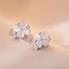 Aretes para Mujer Estilo Japonés y Coreano Piedra Ojo de Gato Flor de Cuatro Hojas Aretes Giratorios Nuevos Aretes de Diseño Nicho Aretes de Flor