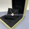 Colar Trevo de Quatro Folhas Cravejado de Diamantes Edição Limitada de Natal 2025 de Alta Qualidade para Mulheres, Banhado a Ouro Rosa 18K, Corrente para Clavícula, Dropshipping de Transmissão ao Vivo