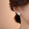 Elegantes Pendientes de Camelia para Mujer, Nuevo Estilo Popular 2026, Pendientes de Lujo Ligero Exquisitos de Nicho de Gama Alta con un Sentido de Elegancia