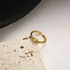 Nuevo anillo geométrico de acero de titanio a la moda, anticaída, para mujer, de nicho, de alta calidad, ligero, de lujo, de acero inoxidable, anillo abierto.