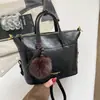 Tendencia Transfronteriza Estilo Coreano Bolso Pequeño Cuadrado de Mano para Mujer Bolso 2026 Otoño Nueva Llegada Color Sólido Bolso de Hombro Simple Bolso Cruzado para Viajes