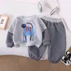 Conjunto de Roupas de Outono para Meninos 2026 Novo Estilo Versão Coreana Estiloso Bebê Primavera/Outono Moletom de Manga Longa Conjunto de Duas Peças Dropshipping