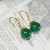 Alta calidad redondo calcedonia verde natural gancho para la oreja colgante Joker clásico pendientes de calcedonia verde fábrica venta al por mayor moda nuevo
