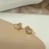 Cadena bañada en oro de 18k con colgante de acero de titanio en forma de corazón, collar de cadena para la clavícula para mujer con forma de corazón de concha genuina, accesorio de cadena para suéter