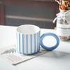 Taza de cerámica a rayas al por mayor estilo ins taza de agua para pareja de uso doméstico diseño femenino taza para café para hombre creativa
