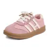 Novos Estilos de Sapatos de Bebê para Meninos e Meninas Primavera e Outono 2025, Tênis de Treino Respiráveis Estilo Coreano Alemão, Sapatos Esportivos com Solado Macio Antiderrapante