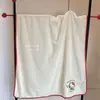 Novo conjunto de toalhas de banho e rosto 2026, secagem rápida, altamente absorvente, sem fiapos, para uso doméstico, com um design fofo de desenho animado, e inclui três peças