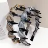 Diadema Ondulada de Organza Brillante con Pedrería y Dientes Grandes Antideslizantes Estilo Francés para Uso Exterior, Accesorio para el Cabello de Moda de Alta Gama