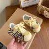 Zapatos para niñas, zapatillas de entrenamiento alemanas para niños, zapatillas Forrest Gump para niños primavera y otoño 2026, zapatos para bebé, nuevos zapatos casuales de malla para niñas