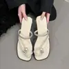 Sandálias de Encaixe com Strass Estilo Francês para Mulheres 2026 Verão Novas Tendência Casual Versátil Sandálias com Salto Bloco de Pérola