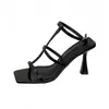 Sandalias de tacón alto para mujer, nuevo estilo de verano 2026, diseño versátil de punta cuadrada, cómodas de llevar, con una sola tira, piel suave y tacón fino
