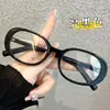 Nuevas Gafas Lisas de Moda con Montura Negra Ovalada para Mujer 2025 Adelgazantes Sencillas Aspecto Natural Montura de Gafas Antiluz Azul Moderna
