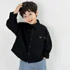 Camisa Negra de Manga Larga 100% Algodón Nueva 2026 para Niños, Camisa de Primavera y Otoño para Niños Mayores, Estampado de Letras, Versátil, Amigable con la Piel, Suave