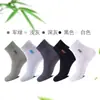 Calcetines nuevos de verano para hombre hasta la pantorrilla, con un diseño de malla para transpirabilidad, absorción del sudor y control de olores, adecuados para uso de negocios, deportivo y casual; disponible al por mayor