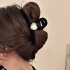 Pinza para el pelo de corazón de perla con lazo, pinza de garra de terciopelo para otoño e invierno para mujer, accesorio para el pelo de pinza superior de estilo francés vintage de alta gama, inspirado en Chanel