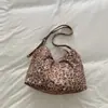 Bolsa de ombro casual de grande capacidade estilo coreano para mulheres, novo modelo 2026, bolsa tote transversal casual estilosa em lona com estampa de leopardo