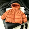 Ropa de Algodón de Invierno 2026 Estilo Coreano Top para Niños Chaqueta Cálida Engrosada Nuevo Estilo con Capucha Ropa de Algodón de Color Liso Elegante