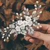 Acessórios de cabelo de noiva mais vendidos transfronteiriços, tiara de flor de pérola, pente de cabelo feito à mão, conjunto de grampos e palitos de cabelo para fotografia de viagem de casamento