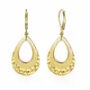 Directo de fábrica estilo europeo y americano frío C en forma de aretes pequeños multicapa geométricos con textura metálica