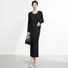 Traje de Moda Femenino Miyake con Textura de Alta Gama, Chaqueta Elegante de Manga Larga con Abertura, Chal, Chaleco y Vestido, Elegante Conjunto de Dos Piezas