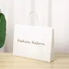 Bolsas Tote Personalizadas em TNT para Roupas Femininas Modernas com Botões Escondidos, Bolsas Tote Personalizadas em TNT para Lojas de Roupas, Sacolas de Compras Personalizadas