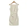 Vestido de Tirantes sin Mangas Estilo Verano 2026, Puro y Suave, para Adelgazar la Cintura, con Elegancia Francesa y Diseño Fruncido que se Adapta a la Cadera para Mujer