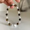 Pulseiras de Metal Escovado com Acabamento Robusto, Joias de Design de Nicho Vintage e Exquisite para Mulheres