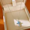 Collar con cruz en forma de corazón adornada con circonitas, cadena para clavícula de lujo ligero de nicho, único y elegante con un toque de alta gama, venta al por mayor