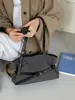 Bolsa de Ombro Coreana de Nicho Feminina 2026 Nova Tendência Moda Estilo Motociclista Bolsa Tote Simples de Grande Capacidade para o Dia a Dia
