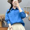 Camisa de mujer estilo minimalista, algodón puro, hombros descubiertos, cuello grande, manga larga, nueva llegada otoño 2026, top simple versátil de color caramelo