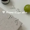 Brincos estilosos de primavera/verão, estilo japonês e coreano: Prata de lei S925, design de borboleta vazada, tarraxas assimétricas, exalando uma vibe sofisticada e elegante