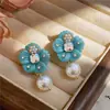 Aretes de aguja de plata con flores tachonadas de diamantes y perlas, aretes de moda frescos y dulces para el verano, aretes versátiles de nicho de alta gama