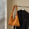 Bolso de Axila de Diseño Nicho para Mujer 2025 Nuevo Otoño e Invierno Retro Recortado Bolso de Hombro Versátil Bolso Tote para Viajeros