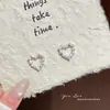 Pendientes Sencillos en Forma de Corazón Incrustados con Diamantes para Mujer, Estilo Ins, Exquisitos, Dulces, Versátiles con un Toque de Lujo y una Vibra Femenina