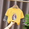 Top de estilo patchwork de dos piezas falsas, moderno y a la moda, para niñas, camiseta de manga larga a rayas de algodón puro con dibujos animados