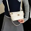 Nova Bolsa de Ombro Único para o Trabalho 2 Exquisite Diagonal Acolchoada Feminina A026 Simples Moda Outono Jovem Transversal Pequena Quadrada