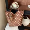 2026 Nova Bolsa Tote de Veludo com Bolinhas Retro Feminina para o Trabalho Estilo Milad Grande Capacidade Bolsa de Ombro Único